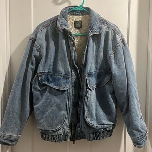 Like new! Jean bomber jacket size xs.